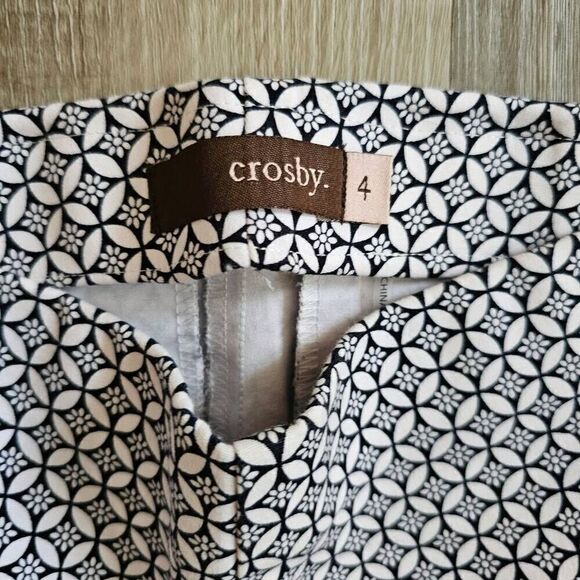 Crosby Black and white flower Pattern size 4 Stretch Pants - Picture 5 of 6